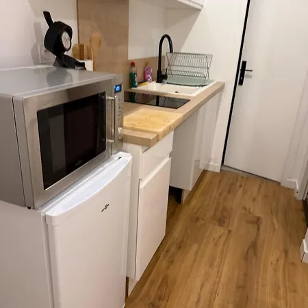 Charming, Quiet 2-bedroom شقة *